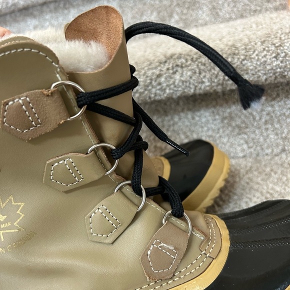 Vintage Sorel Manitou Lace Up Boots. Wool liner with faux fur trim. Y2K. Winter - Picture 7 of 17